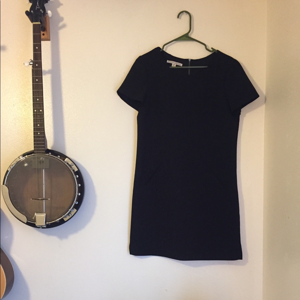 Simple Black Dress with Pockets!